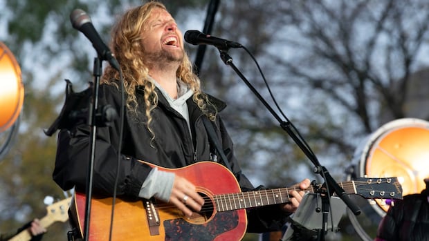 How U.S. Christian musician Sean Feucht put freedom of expression to the test in Canada | CBC News