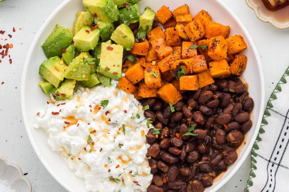 Vegetarian Savory Cottage Cheese Bowl with Black Beans