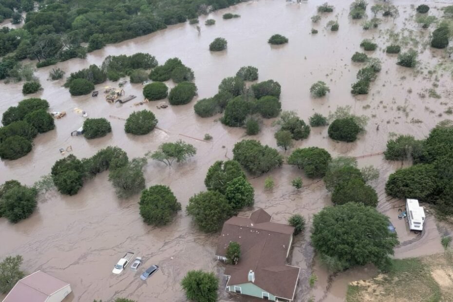 What we know about how FEMA officials are failing Texas