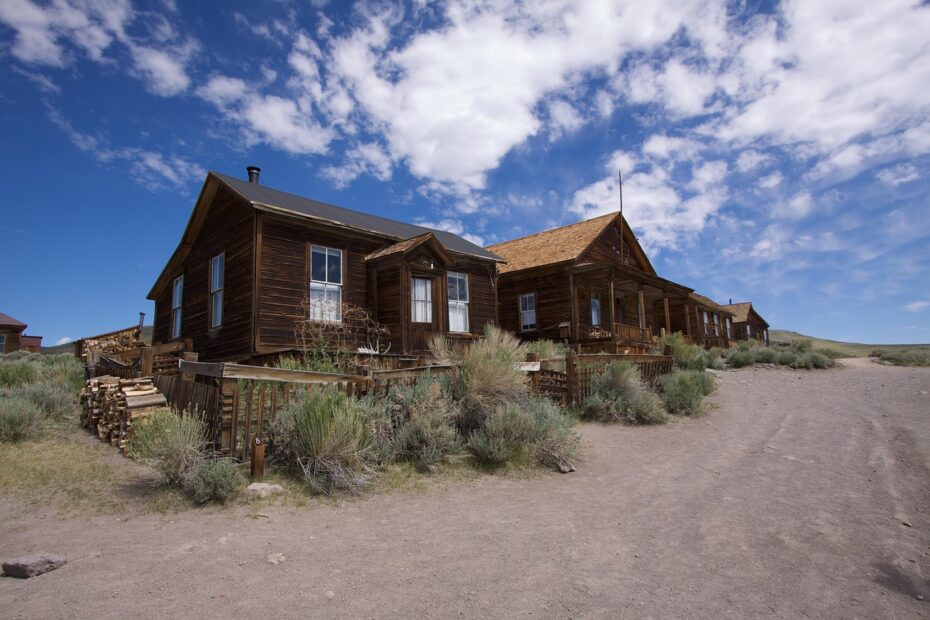 11 Eerie U.S. Ghost Towns That Beg for Your Next Photo Shoot - Idyllic Pursuit