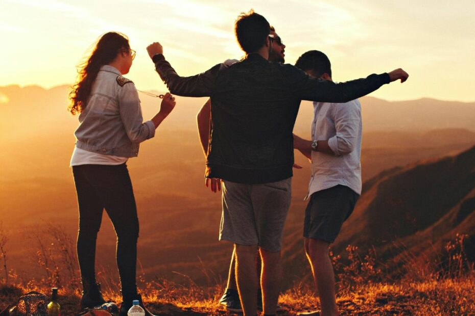 12 ’90s Teen Travel Trends and Their Modern Twists for Gen Z - Idyllic Pursuit