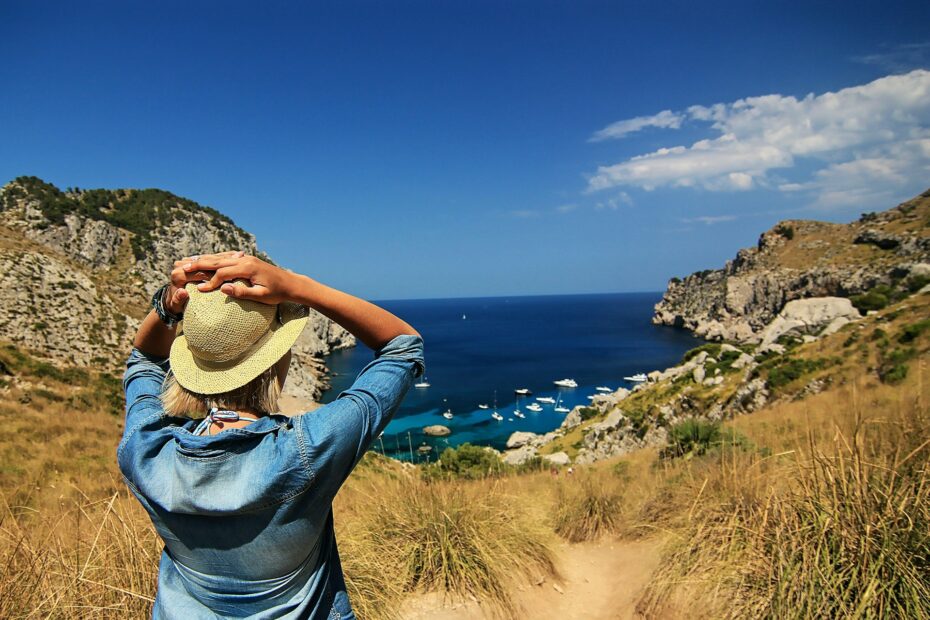 13 Countries Where Tourists Risk Heavy Fines for Minor Offenses - Idyllic Pursuit