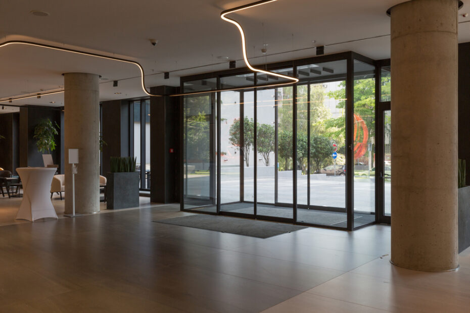 automatic sliding door