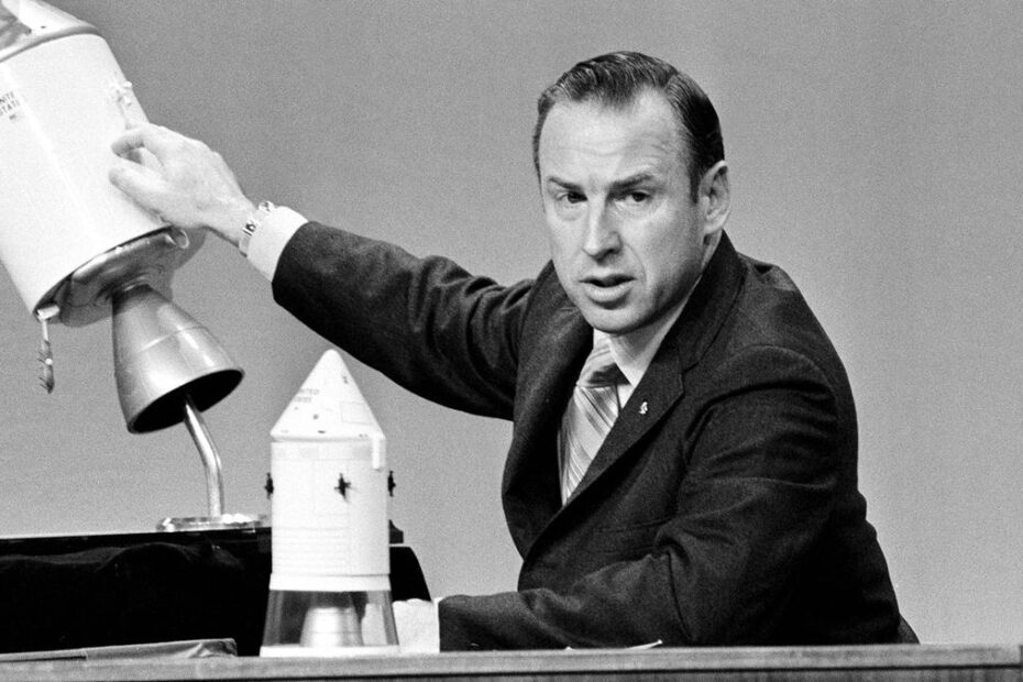 Apollo 13 moon mission leader James Lovell dies at 97