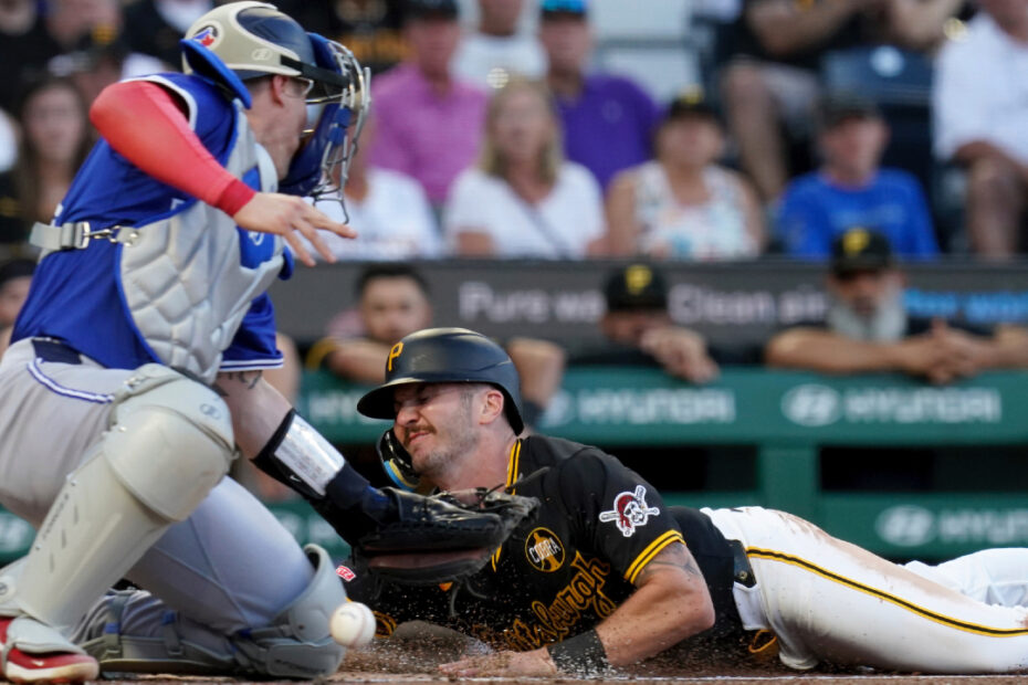 Blue Jays battle Skenes but slip late in chaotic loss to Pirates