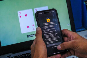 E-wallets told to drop gambling links