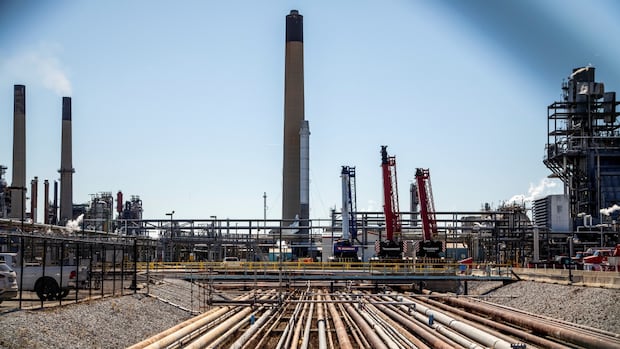 How feasible is an east-west energy corridor in Canada? Ontario push to study it met with criticism | CBC News