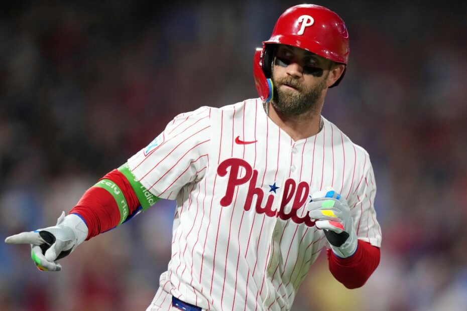 MLB Roundup: Harper homers twice as Phillies beat Mariners