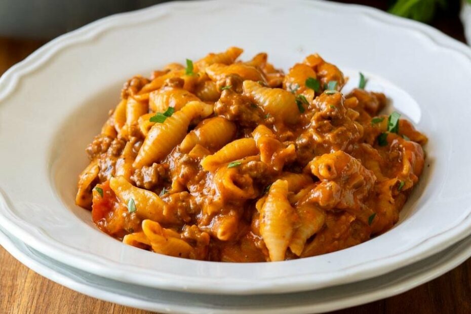 One Pan EASY Hamburger Helper Recipe with ground beef and pasta!