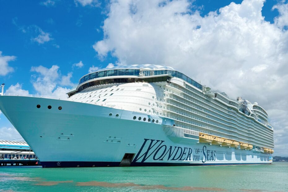 Royal Caribbean Cruise: Wonder of the Seas - Living in Yellow