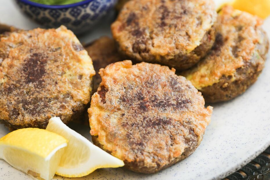 Crispy golden beef kebabs served with chutney.