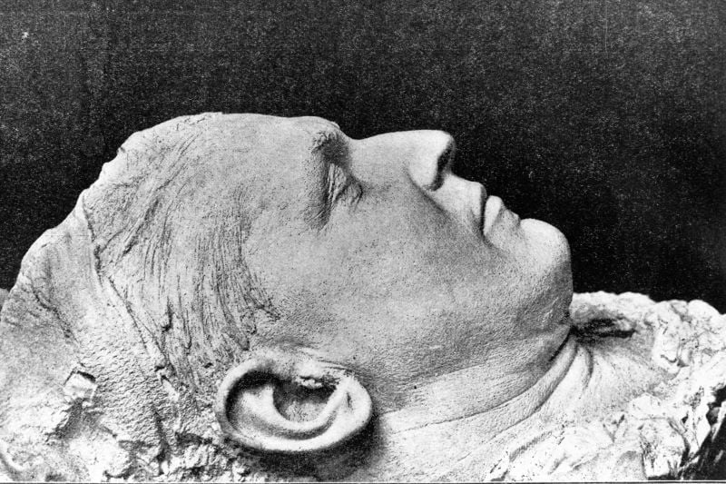 August 1922: The death mask of the Sinn Féin leader and Commander-In-Chief of the Irish Free State Army Michael Collins. Collins took part in the Easter Rising of 1916 and in 1921, he negotiated the peace treaty with Britain. He was killed in an ambush in Co Cork on August 22, 1922.