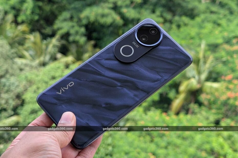 Vivo V50e Review: E for Enough?