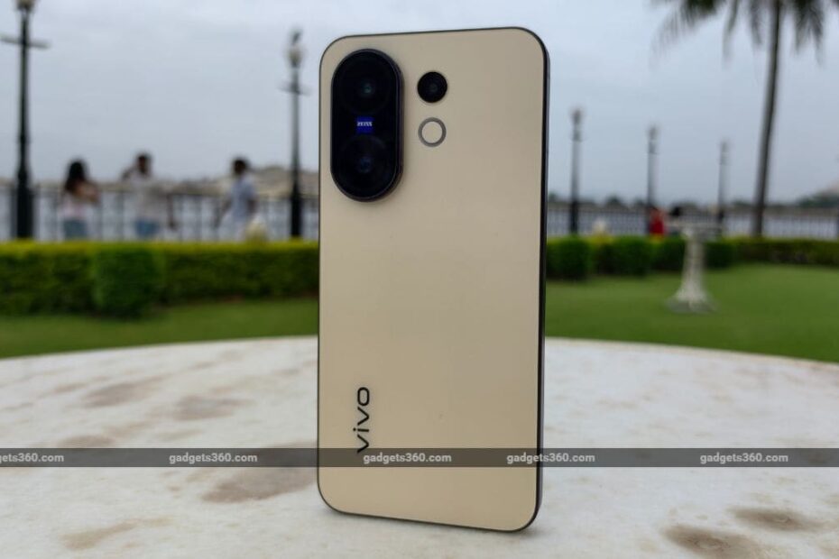 Vivo X200 FE Review: Come for Compact Design, Stay for Camera