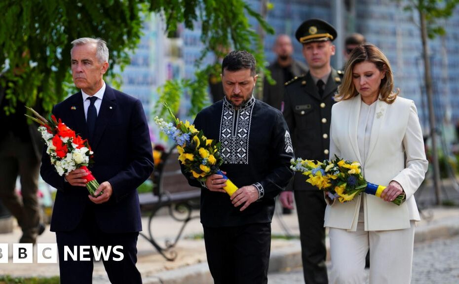 Zelensky vows to continue fighting as Ukraine marks independence day