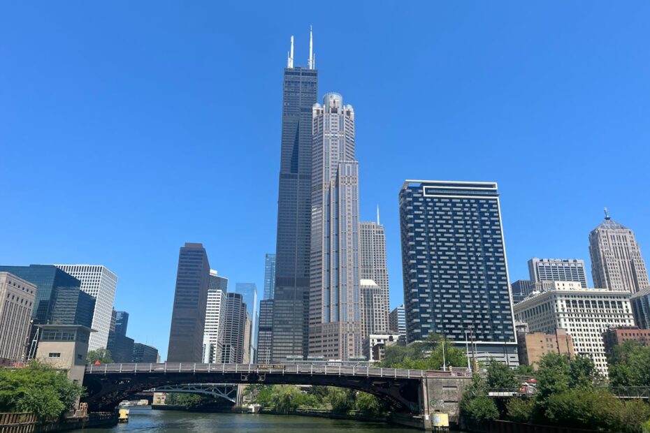 10 Iconic Rivers That Define The Cities They Pass Through - Idyllic Pursuit