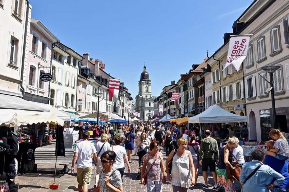 11 Tourist Traps That Target Americans Around the World - Author Kathy Haan