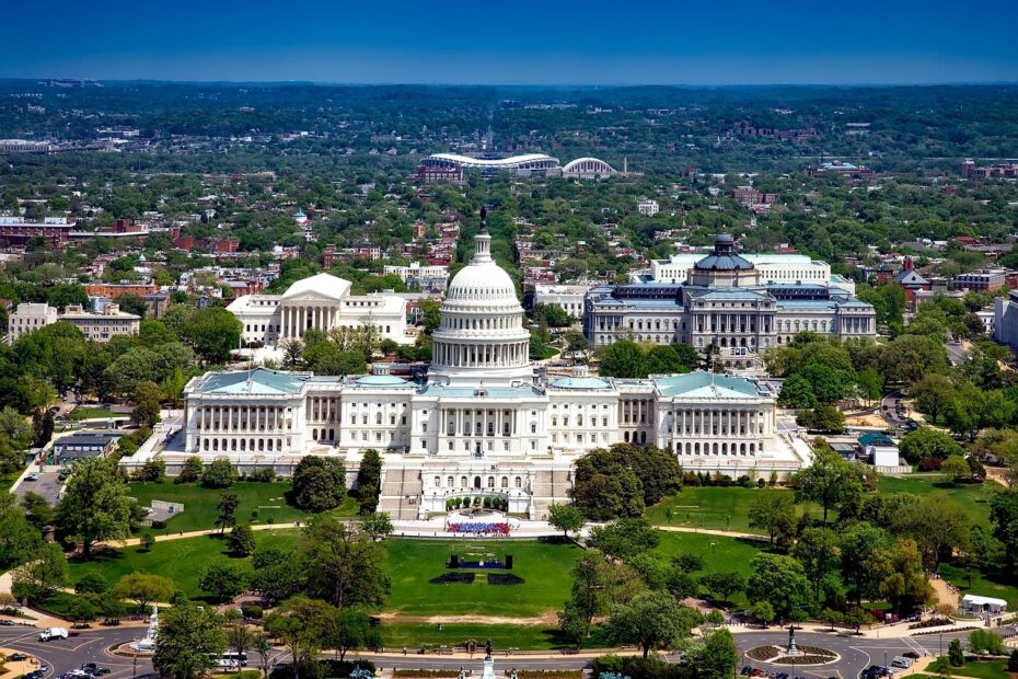 12 Historic State Capitols Still Open To The Public - Idyllic Pursuit