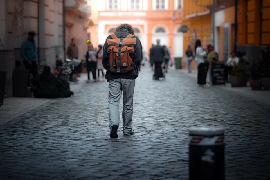 13 Behaviors That Locals Secretly Hate About Tourists - Author Kathy Haan