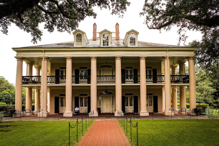 9 Small Southern Towns With Antebellum Architecture - Idyllic Pursuit