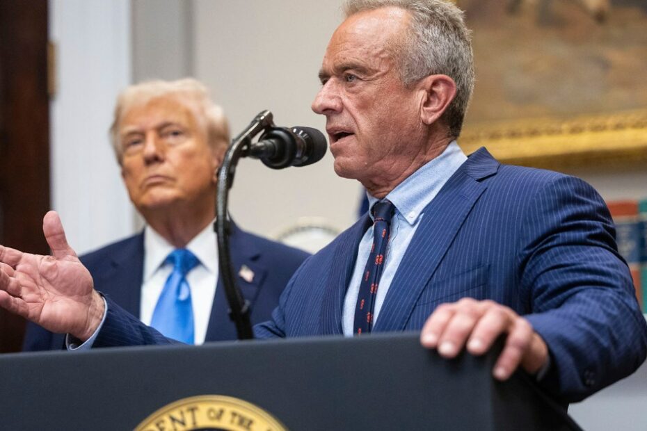 Anti-vax groups struggle to explain how Tylenol fits in with their whole thing