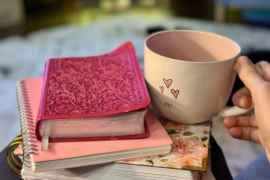 Christian Monthly Journal Prompts for December: Advent Waiting & Hope