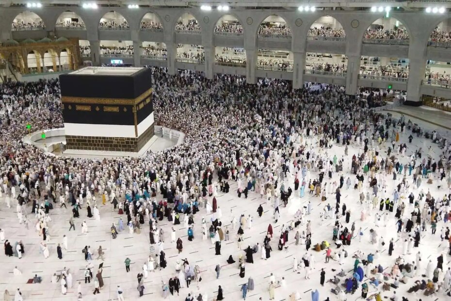 How to Perform Umrah: A Step-by-Step Guide - Travel Dudes