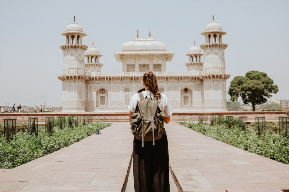 Managing College Essay Tasks While Traveling