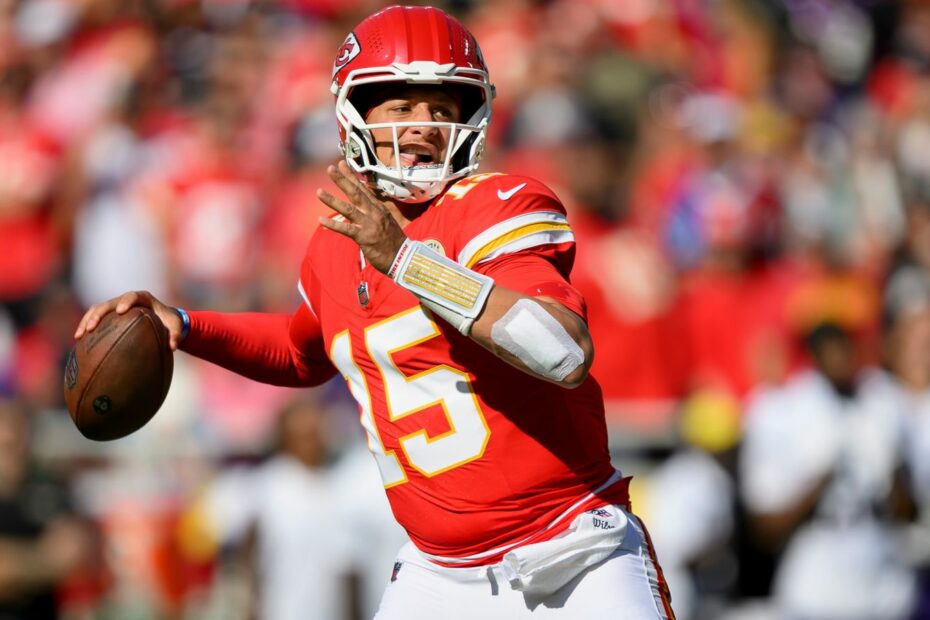 Kansas City Chiefs quarterback Patrick Mahomes throws against the Baltimore Ravens during the first half of an NFL football game, Sunday, Sept. 28, 2025 in Kansas City, Mo. (AP Photo/Reed Hoffmann)