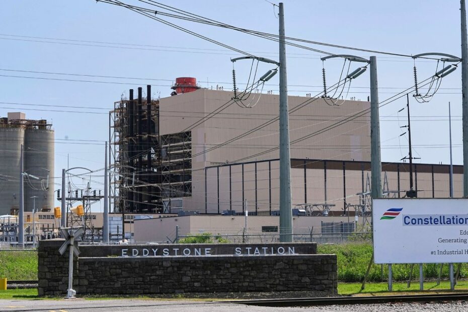 Nobody wants this dirty gas plant. Trump is forcing it to stay open.