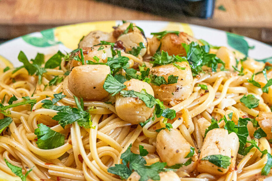Pasta in Garlic Lemon Sauce with Lemony Scallops