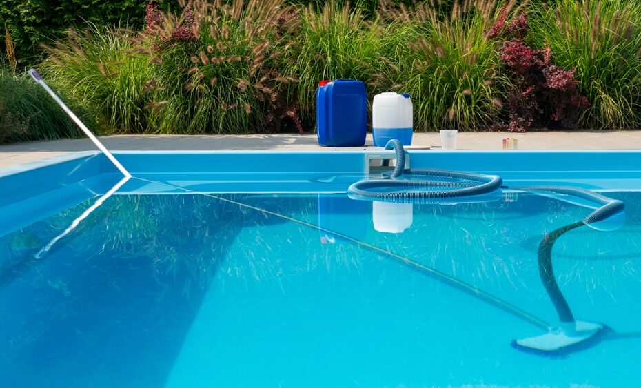pool cleaning services