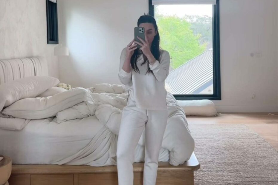 Running on Fumes? Here’s Exactly How To Look Less Tired | The Skinny Confidential