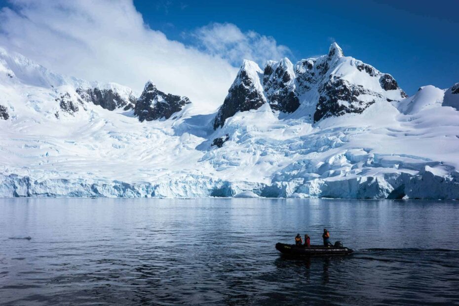 The Ultimate Antarctica Itinerary Guide (2025 Update)