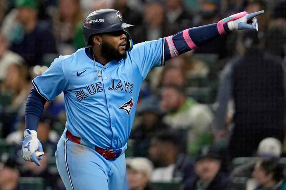 Blue Jays swing their way back into ALCS with commanding Game 3 win