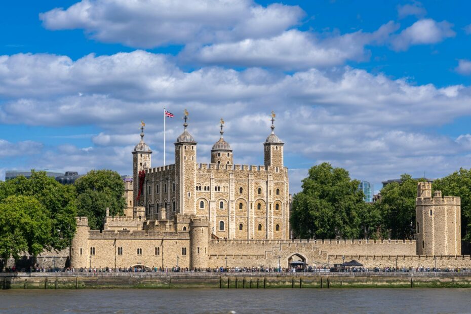 Hidden Stories of London's Historic Fortress - Hopping Feet