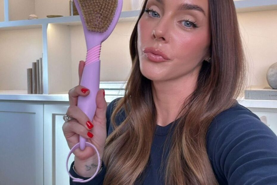 How to Tighten Neck Skin Naturally: Insider Beauty Tips | The Skinny Confidential