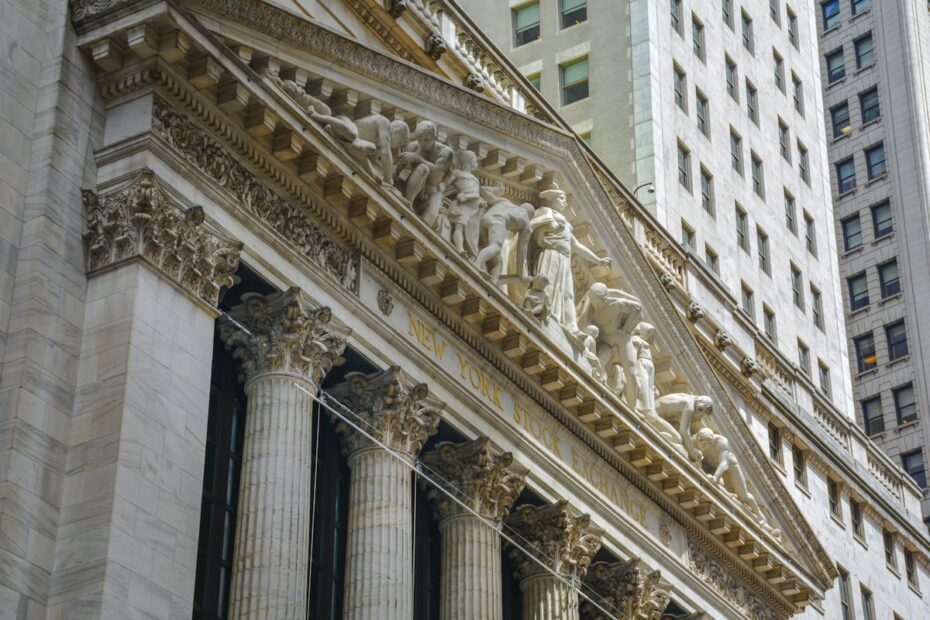 Link Building & Digital PR for Regulated Financial Markets: An E-E-A-T Guide - AccuraCast