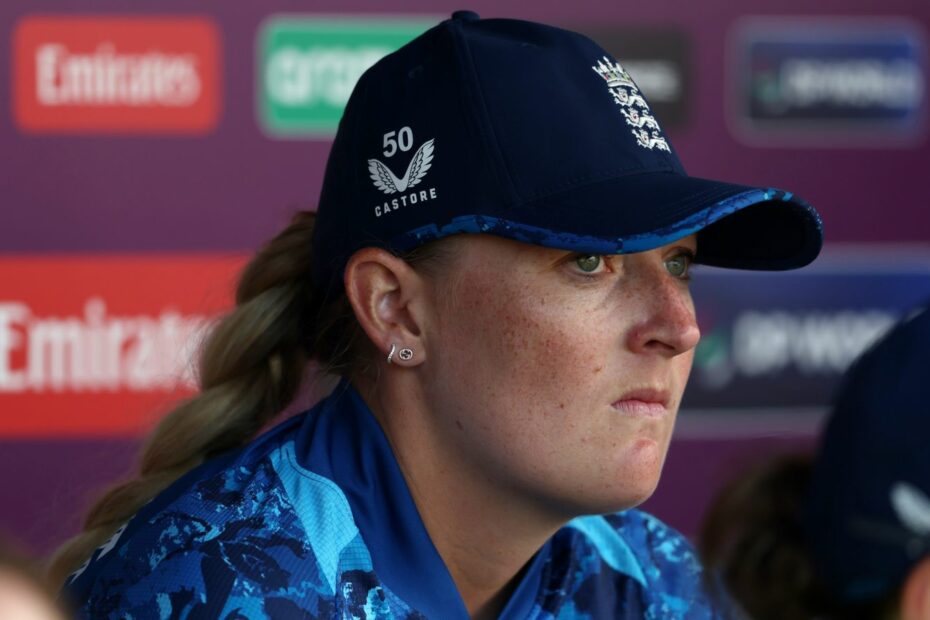 Sophie Ecclestone injures shoulder as England beat New Zealand ahead of Women's World Cup semi-finals