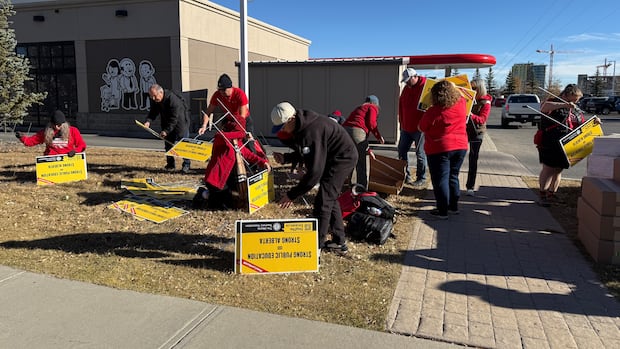 Teachers and supporters gather in Alberta education minister's riding as back-to-work legislation looms | CBC News