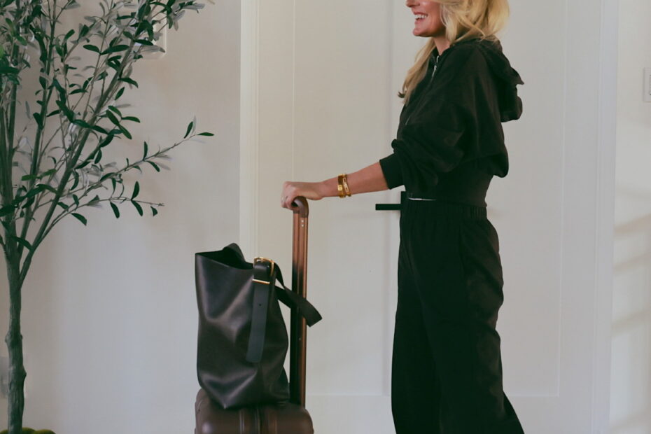 These Travel Day Outfits are SO Cozy, You'll Never Want to Take Them Off!