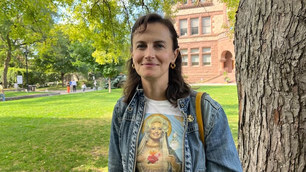 This woman had to campaign to find a liver donor. Transplant docs say there should be a better way | CBC Radio