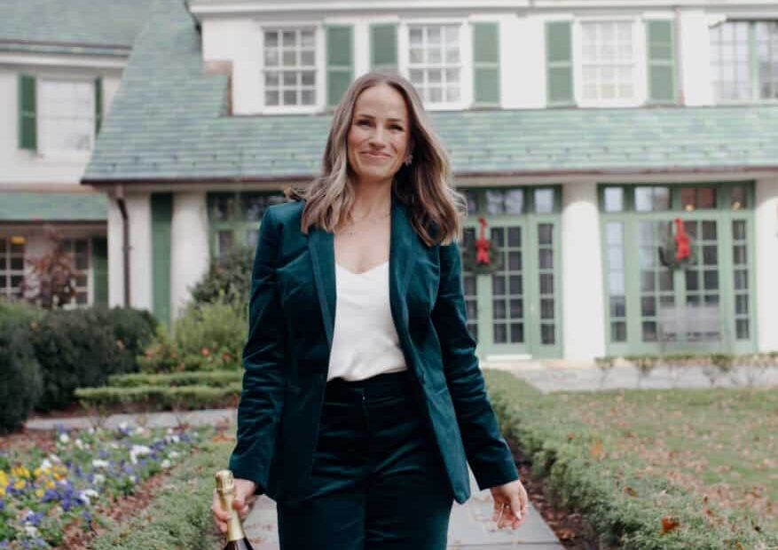 What to Wear to a Holiday Work Party: A Guide to Festive and Professional Outfits