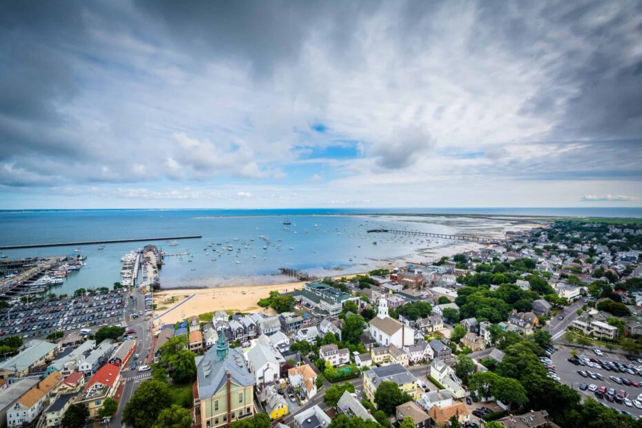 10 New England "Quiet Getaways" That Are Now Battlegrounds Over Politics and Tourism - Idyllic Pursuit