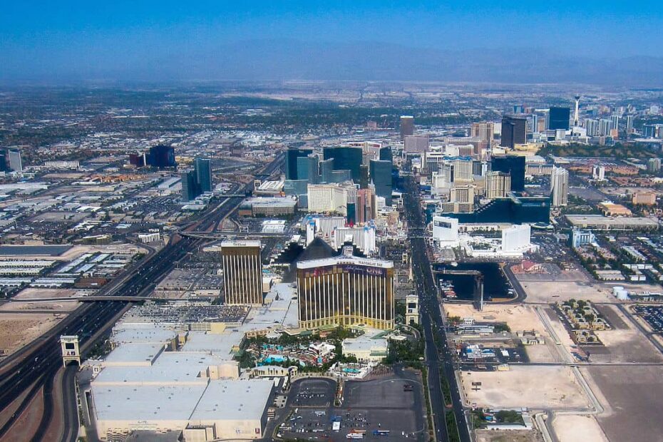 12 Local Etiquette Tips For A Smooth Las Vegas Visit - Idyllic Pursuit