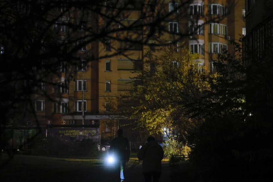 Centinaia di missili e droni russi su Kiev, 12 feriti - Notizie - Ansa.it