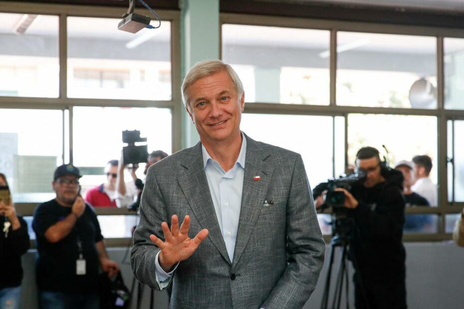 Chile votes in presidential poll pitting communist against far right