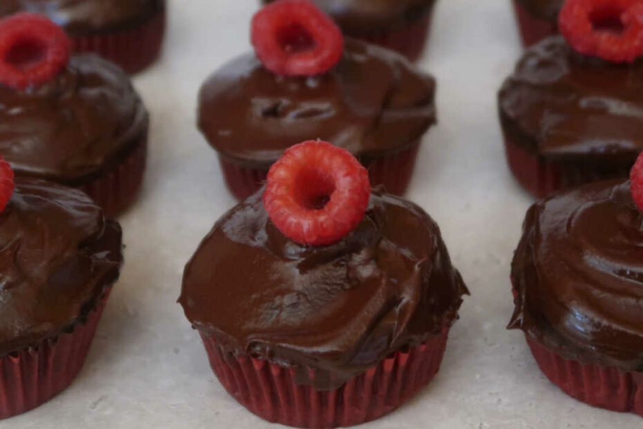 Chocolate Raspberry Cupcakes Recipe - Easy Dark Chocolate