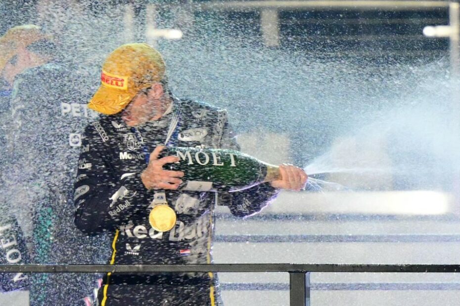 F1: McLaren squalificate, Verstappen riapre il Mondiale LE CLASSIFICHE - F1 - Ansa.it