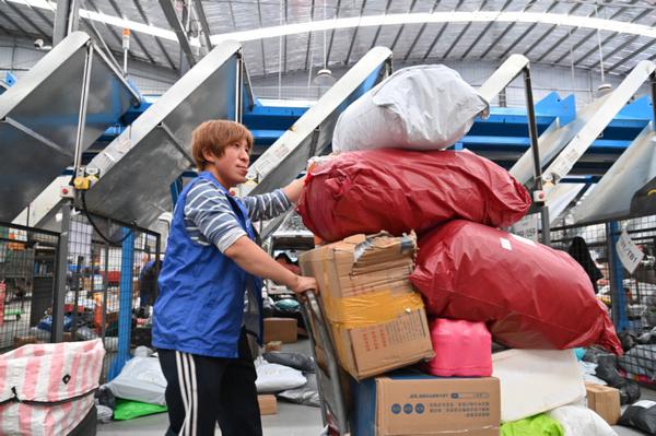 Shopping gala focuses on quality growth, AI dividends